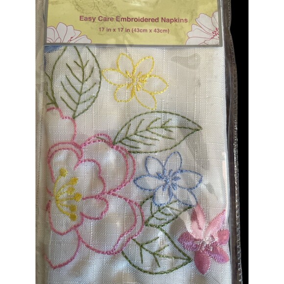 NWT Brianna Cutwork Cloth Napkins Embroidered Floral Cream Pink Spring Set of 4 - Picture 3 of 4